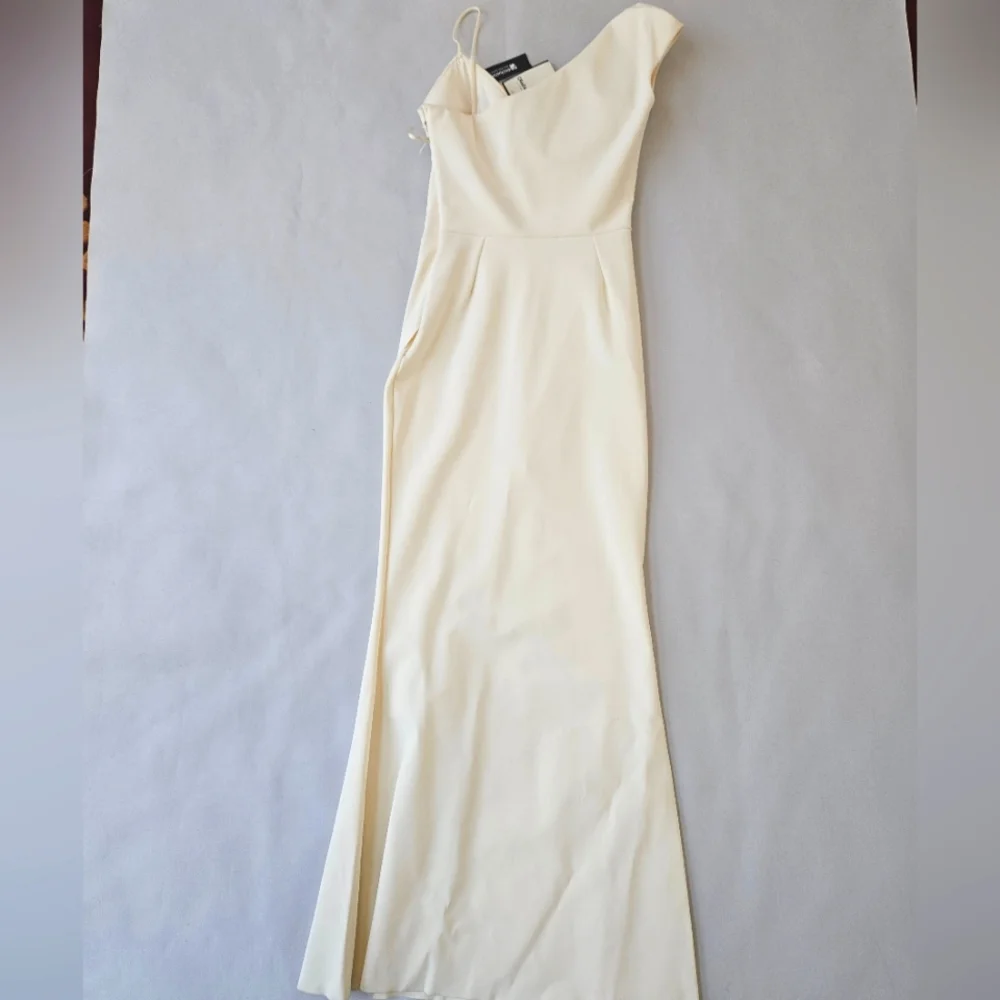NWT! Chiara Boni One-Shoulder Front-Slit Wrap Gown Size 8 - Picture 12 of 16